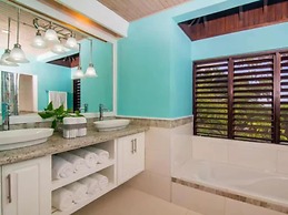 Charming 4BR Garden Villa Pool Separate Cottage