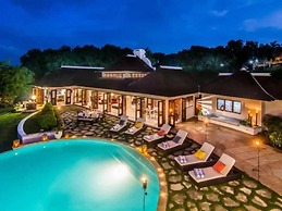 Charming 4BR Garden Villa Pool Separate Cottage