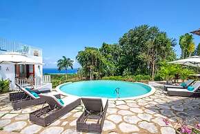 Charming 4BR Garden Villa Pool Separate Cottage