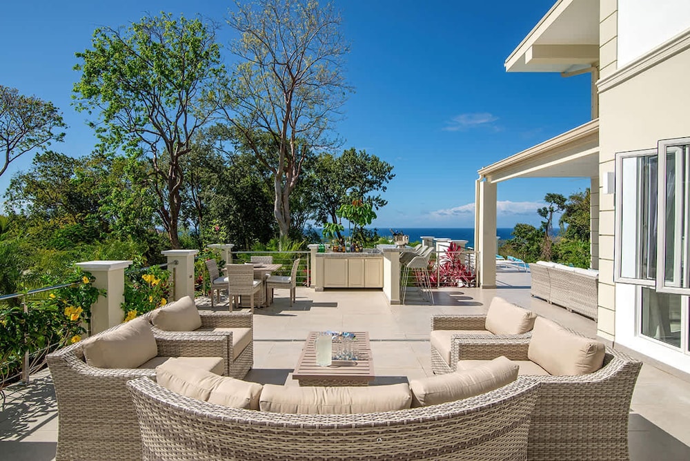 Contemporary 6BR Villa Sea Views Infinity Pool Resort Access