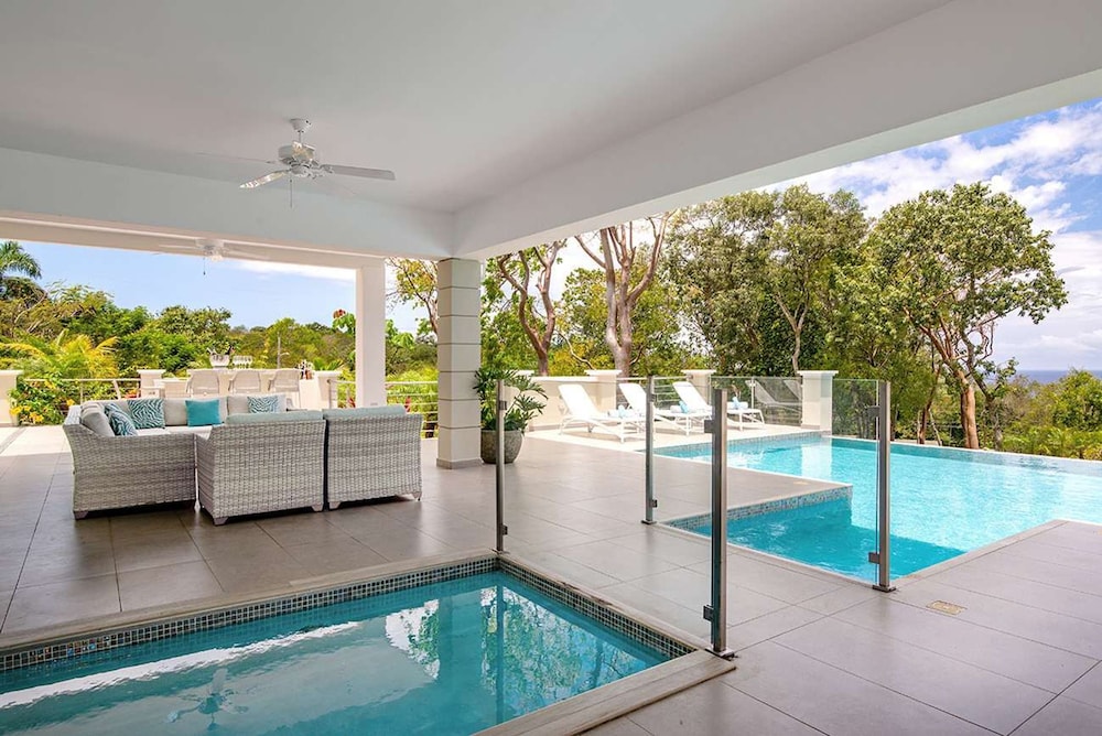 Contemporary 6BR Villa Sea Views Infinity Pool Resort Access