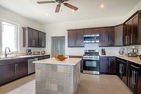 Contemporary 6BR Villa Sea Views Infinity Pool Resort Access