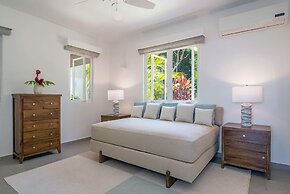 Contemporary 6BR Villa Sea Views Infinity Pool Resort Access