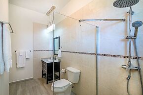 Contemporary 6BR Villa Sea Views Infinity Pool Resort Access