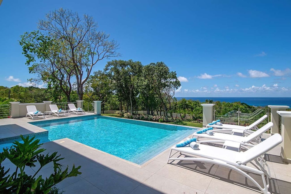 Contemporary 6BR Villa Sea Views Infinity Pool Resort Access
