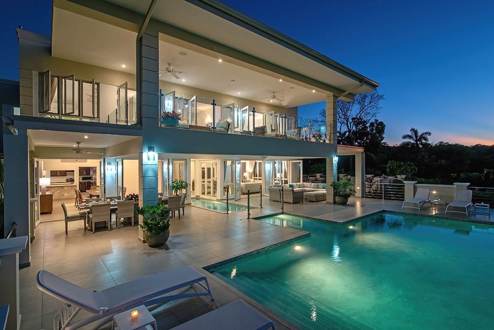 Contemporary 6BR Villa Sea Views Infinity Pool Resort Access