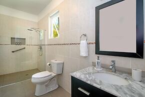 Contemporary 6BR Villa Sea Views Infinity Pool Resort Access