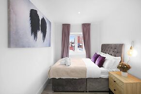Modern 3 Bedroom, 2 Bathroom Home in Edgware