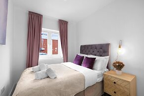 Modern 3 Bedroom, 2 Bathroom Home in Edgware
