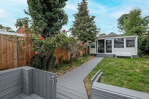 Modern 3 Bedroom, 2 Bathroom Home in Edgware