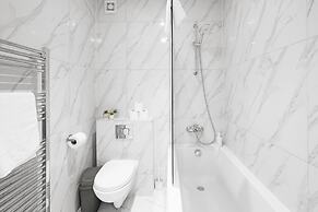 Modern 3 Bedroom, 2 Bathroom Home in Edgware