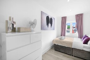 Modern 3 Bedroom, 2 Bathroom Home in Edgware