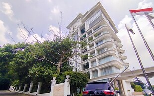 Modern Style Studio At Art Deco Apartment