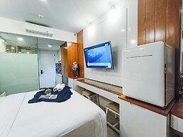 Modern Style Studio At Art Deco Apartment