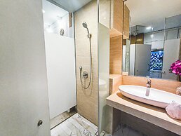Modern Style Studio At Art Deco Apartment