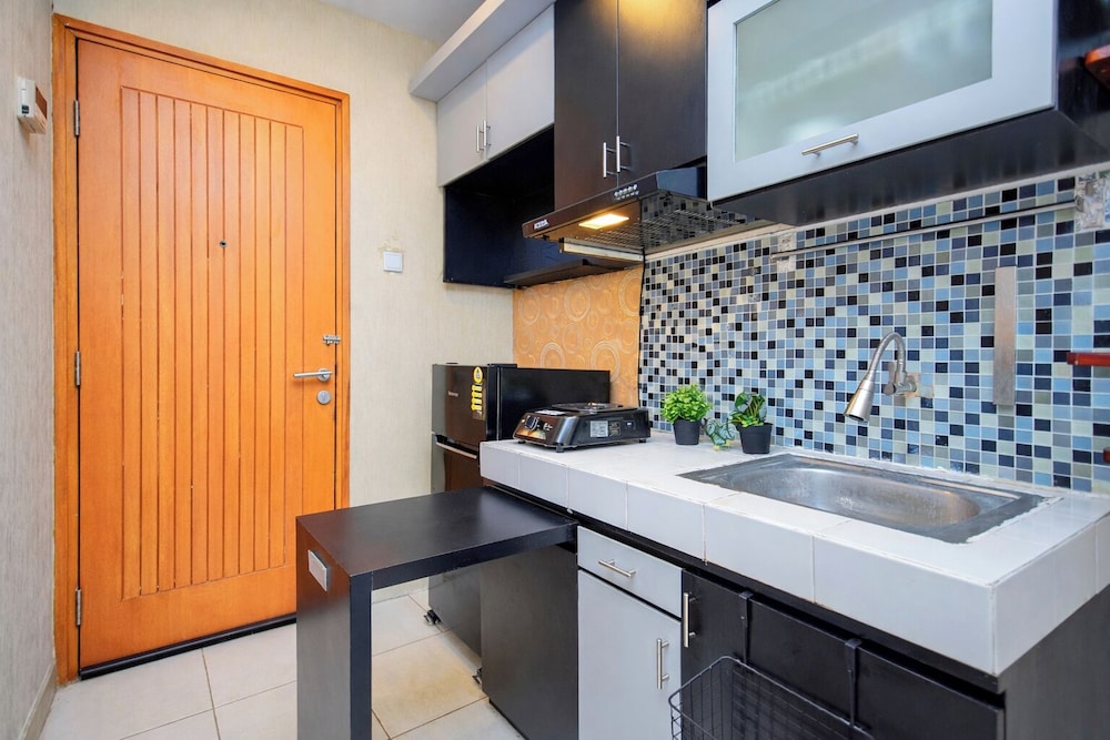 Comfortable Classic Studio At Apartment Cinere Bellevue Suites