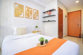 Comfortable Classic Studio At Apartment Cinere Bellevue Suites