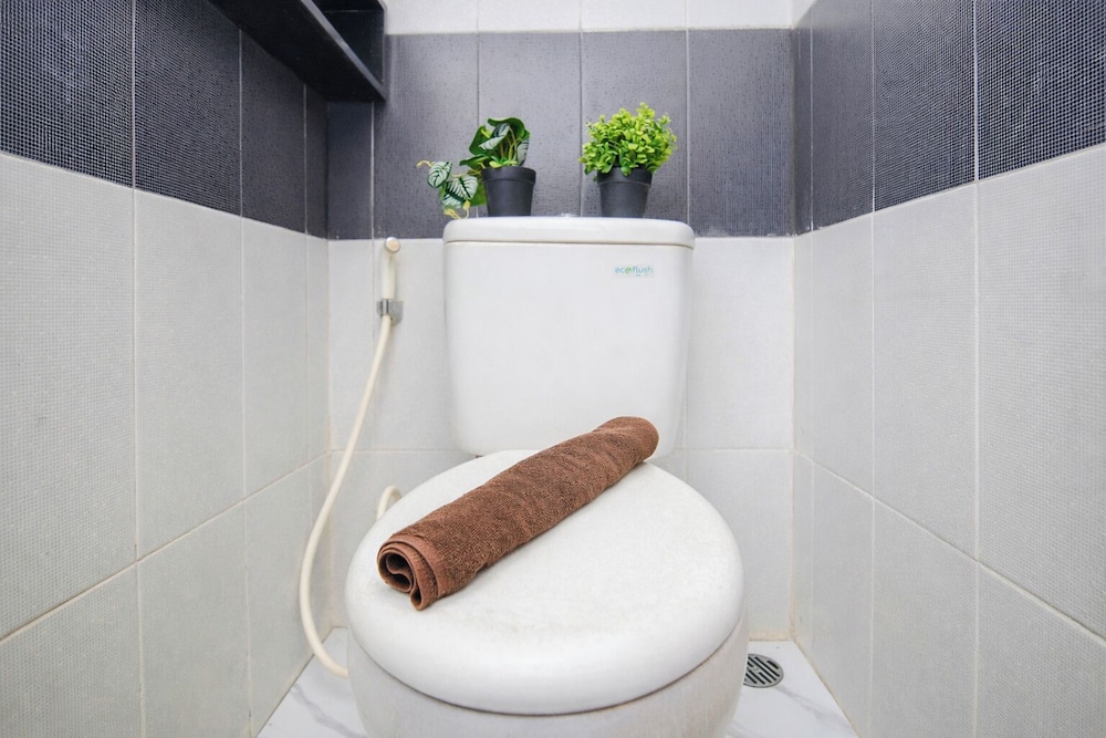 Comfortable Classic Studio At Apartment Cinere Bellevue Suites