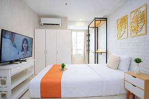 Comfortable Classic Studio At Apartment Cinere Bellevue Suites
