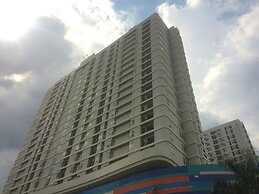 Comfortable Classic Studio At Apartment Cinere Bellevue Suites