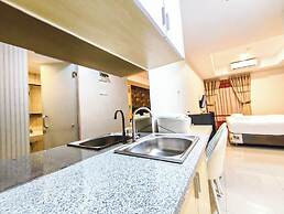 Neat Studio At De Prima Apartment