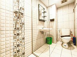 Neat Studio At De Prima Apartment