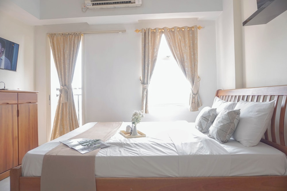 Serene Studio Apartment At Margonda Residence 2