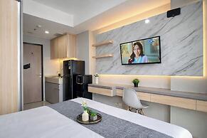 Wooden Accents Studio At Monroe Tower Apartment
