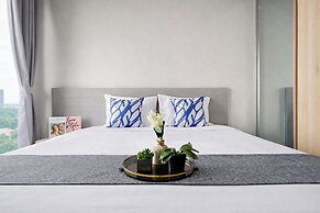 Wooden Accents Studio At Monroe Tower Apartment