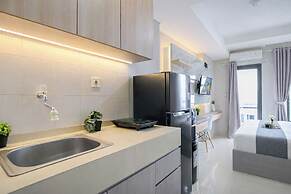 Wooden Accents Studio At Monroe Tower Apartment