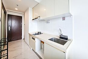 Basic Look Studio Apartment At Sky House Bsd Near Aeon Mall