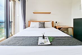 Basic Look Studio Apartment At Sky House Bsd Near Aeon Mall