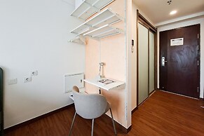 Comfortable Stay In Simple Studio At Apartment Sky House Bsd