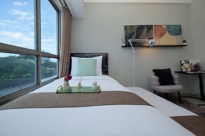 Chic And Cozy Studio Space At Apartment Springlake Summarecon Bekasi