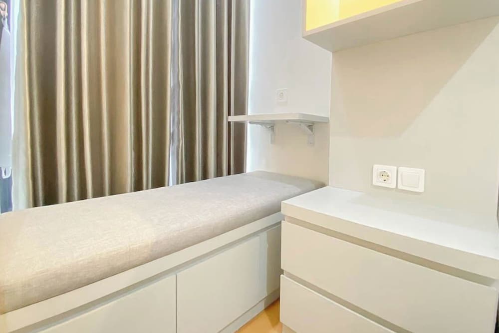 Compact Studio With City View At The Alton Apartment