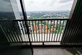 Restful Monochrome Studio At Apartment The Ayoma