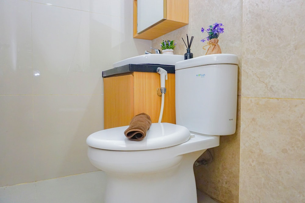 Soft Toned Studio At Transpark Cibubur Apartment