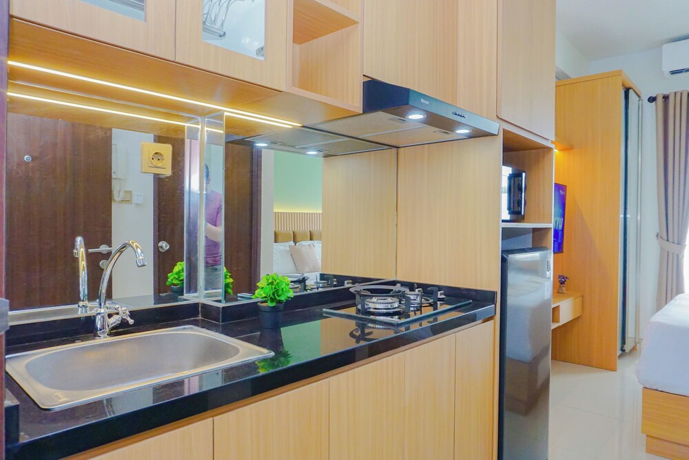 Soft Toned Studio At Transpark Cibubur Apartment