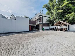 Elegant And Homey Studio Villa Timeless Sevilla