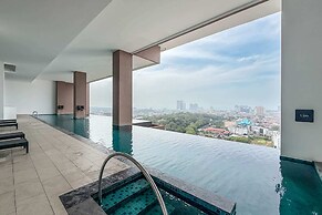 Modern 2BR Stay, Pool, Near Jonker St Melaka