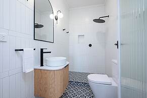 The Largs Lookout - Modern Apartment