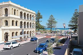 The Largs Lookout - Modern Apartment