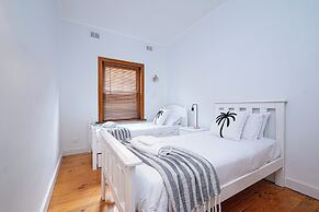 The Largs Lookout - Modern Apartment