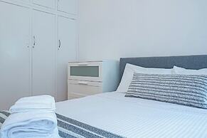 The Largs Lookout - Modern Apartment
