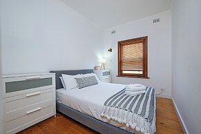 The Largs Lookout - Modern Apartment