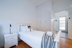 The Largs Lookout - Modern Apartment