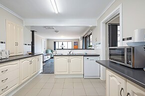 Villa Scalzi - 4-Bed Getaway