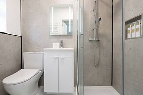 Modern 5BR Home new