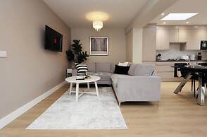 Modern 5BR Home new