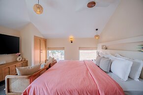 Staymaster White Castle-4BHK
